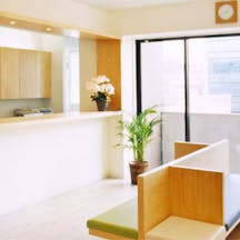 早川皮フ科クリニック受付待合室