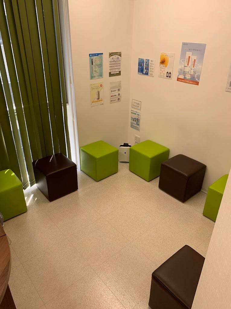 錦糸町レーザークリニック待合室