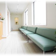 あいかわ皮ふ科待合室