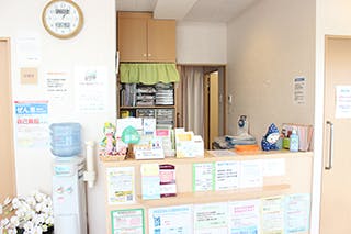 芦花公園駅前クリニック受付