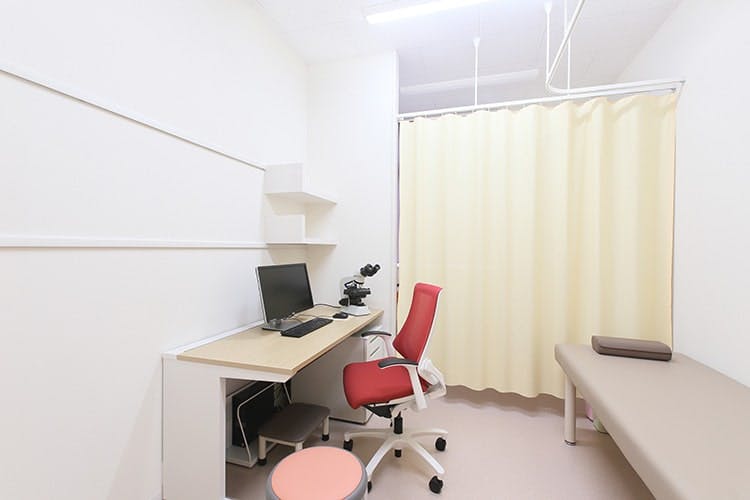 あけみ皮フ科クリニック診察室