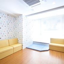 稲田堤駅前脳神経外科内科クリニック待合室