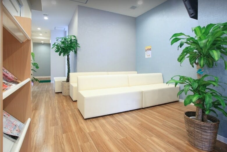 志木はなふさ皮膚科待合室