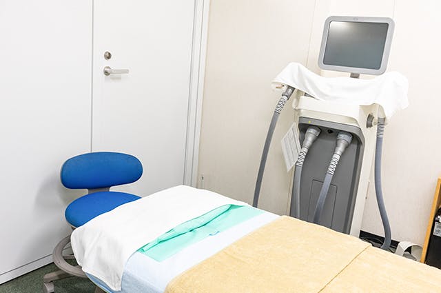 東伏見皮フ科クリニック診察室