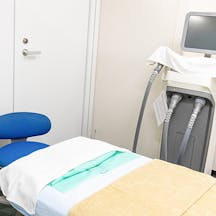東伏見皮フ科クリニック診察室