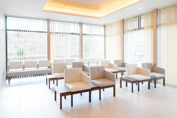 はなさと泌尿器科・女性内科クリニック待合室
