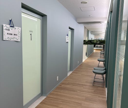 はなふさ皮膚科 池袋院廊下