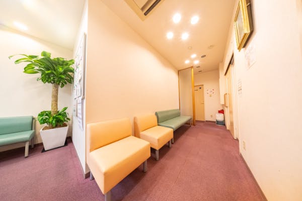公園の街クリニック待合室