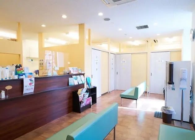 さくら皮フ科クリニック待合室2