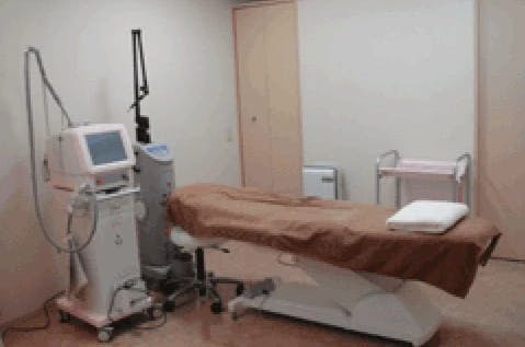 松下皮フ科クリニック施術室