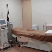 松下皮フ科クリニック施術室