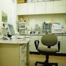 もくお皮フ科・泌尿器科クリニック診察室