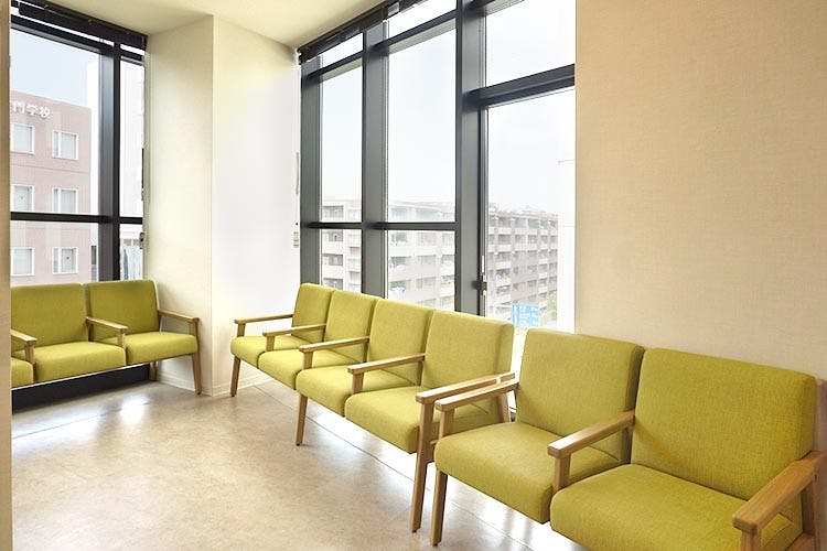 神奈川はた皮膚科クリニック待合