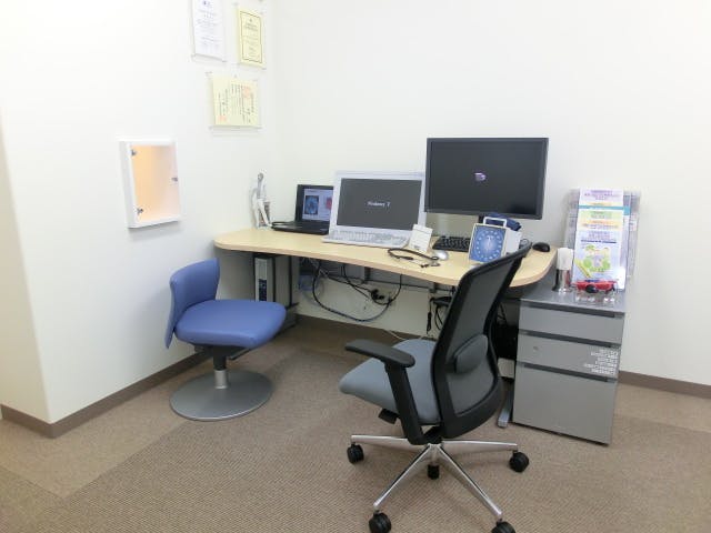 登戸内科・脳神経クリニック診察室