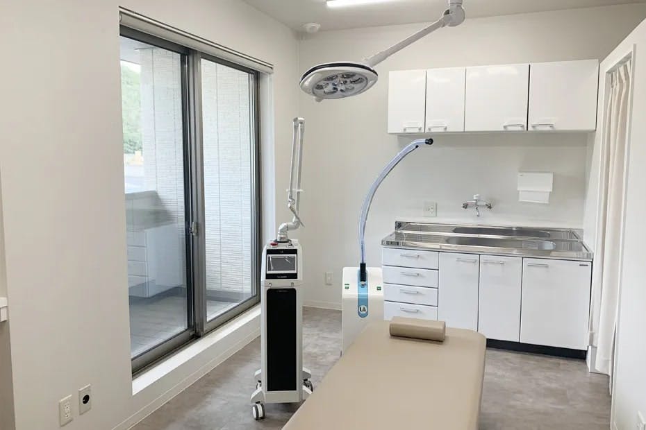 ほんだ皮フ科クリニック施術室