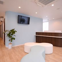 明大前皮フ科受付 待合室