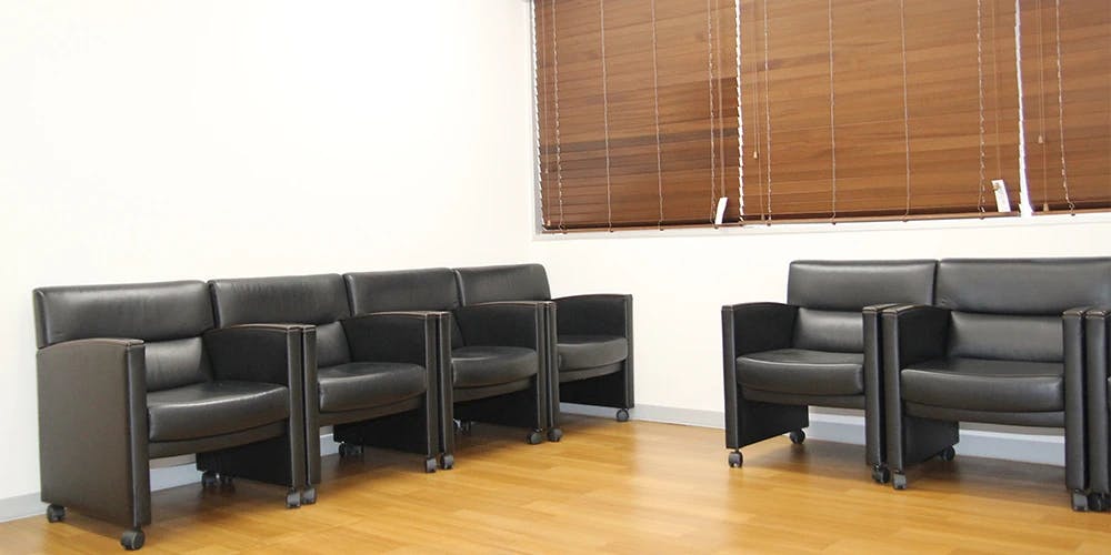 毛＆毛クリニック待合室