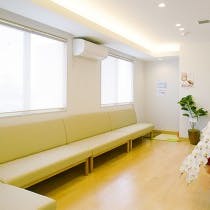 こうよう皮フ待合室2