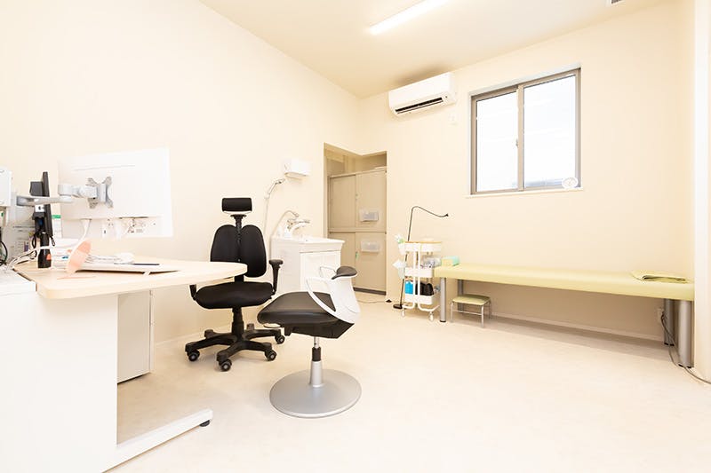 中原形成外科クリニック診察室