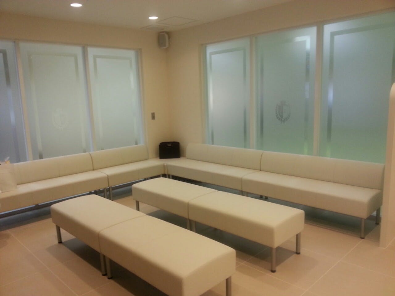 うえの皮フ科待合室