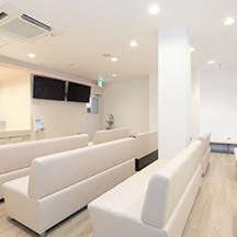 知立南クリニック/ 旧名:知立南皮フ科受付 待合室