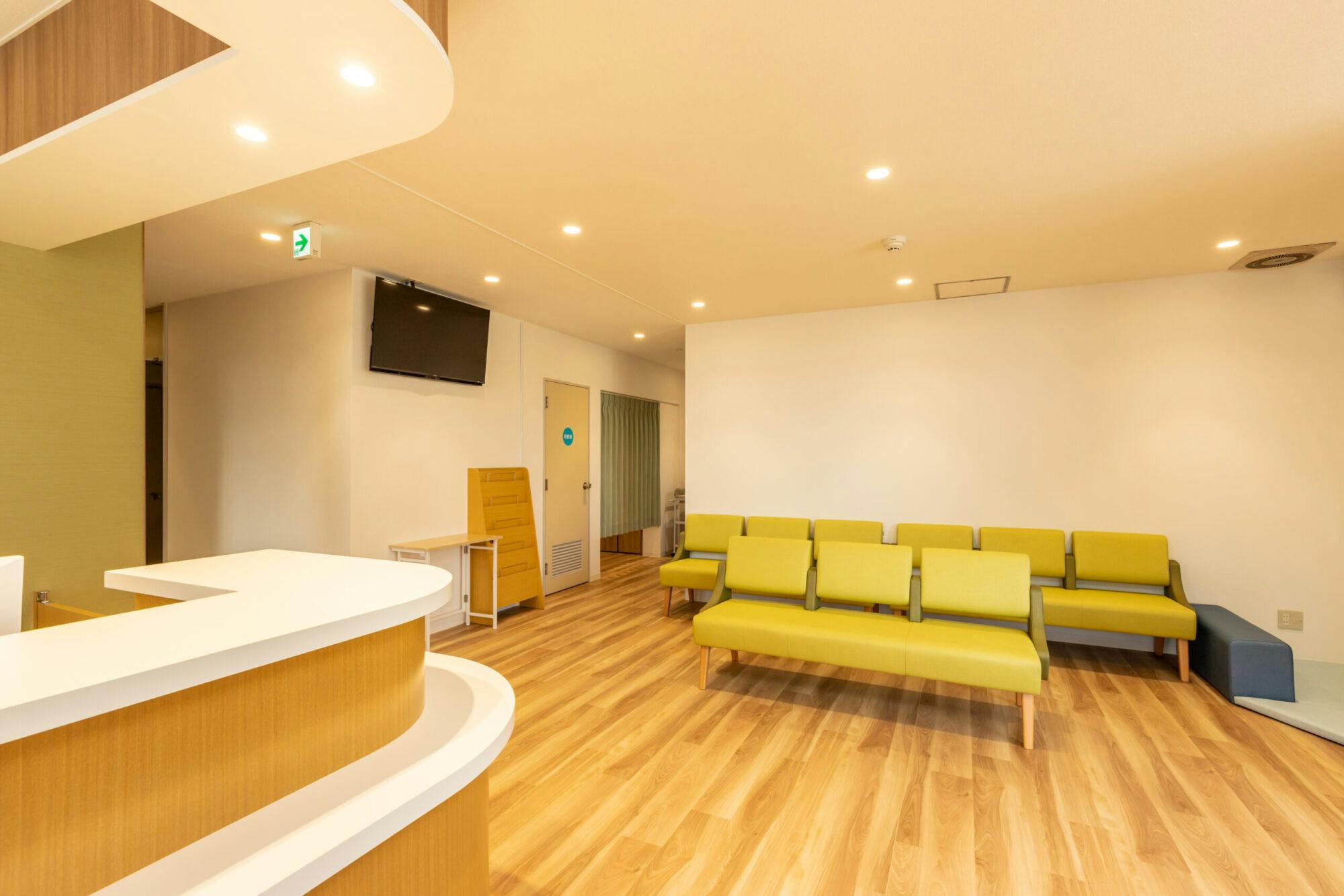 やまなか皮フ科待合室