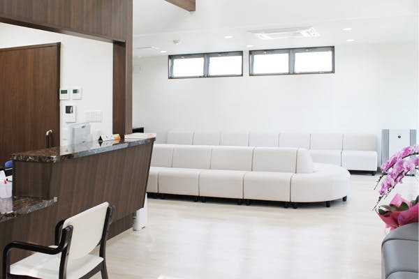 南やのめ皮膚科クリニック待合室