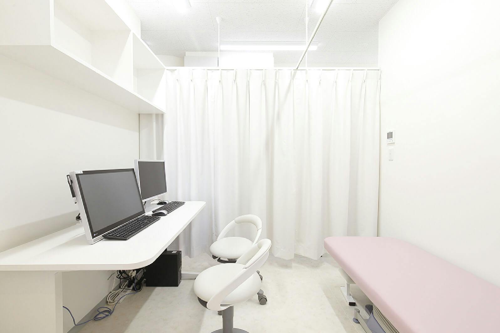 みぞぐち皮ふ科クリニック診察室