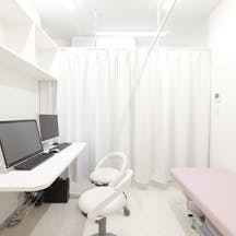 みぞぐち皮ふ科クリニック診察室