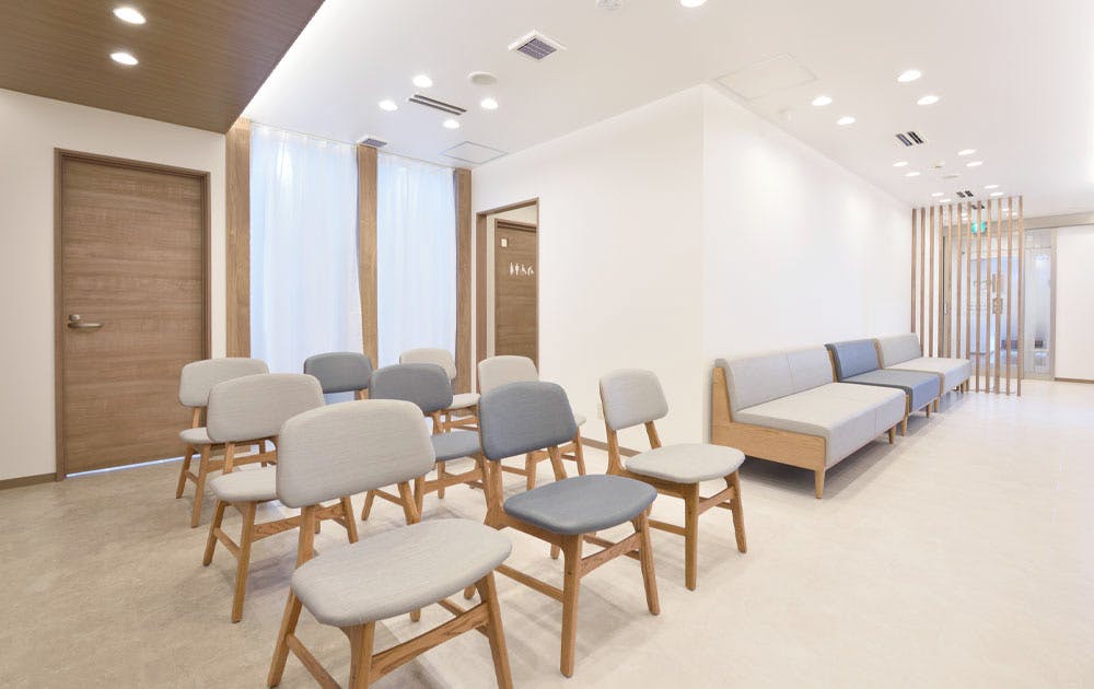 まさ形成外科・皮膚科クリニック待合室