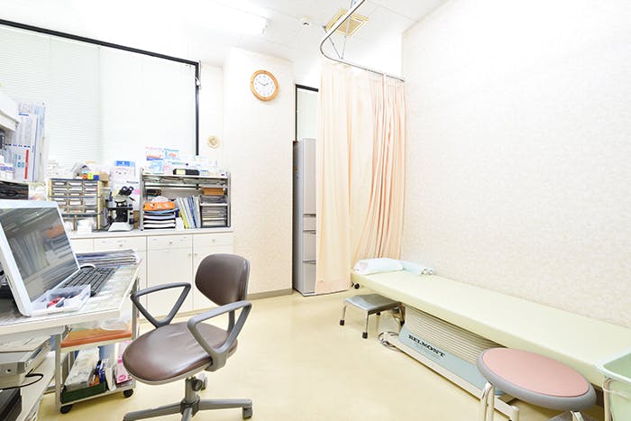 麗皮フ科・形成外科クリニック診察室