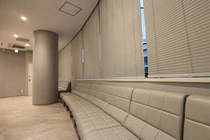 野田阪神駅前いまい皮フ科小児皮フ科アレルギー科待合室