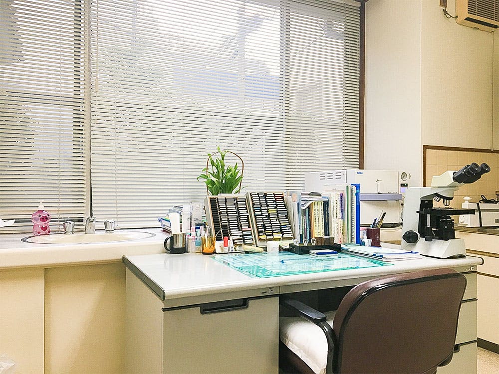 福原皮膚科医院診察室2