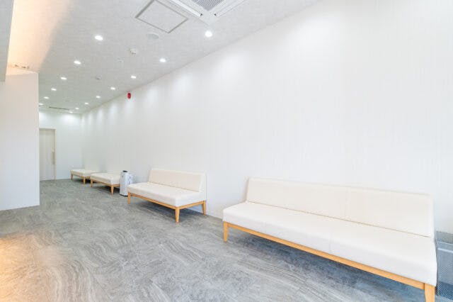 さきもと皮ふ科待合室