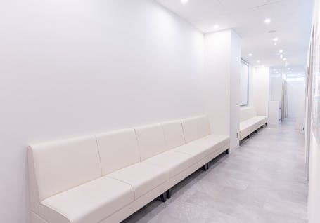 デイリースキンクリニック 福岡院(DAILY SKIN CLINIC) / 旧名：レナータクリニック 福岡院待合室