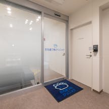 たち皮フ科クリニック入口