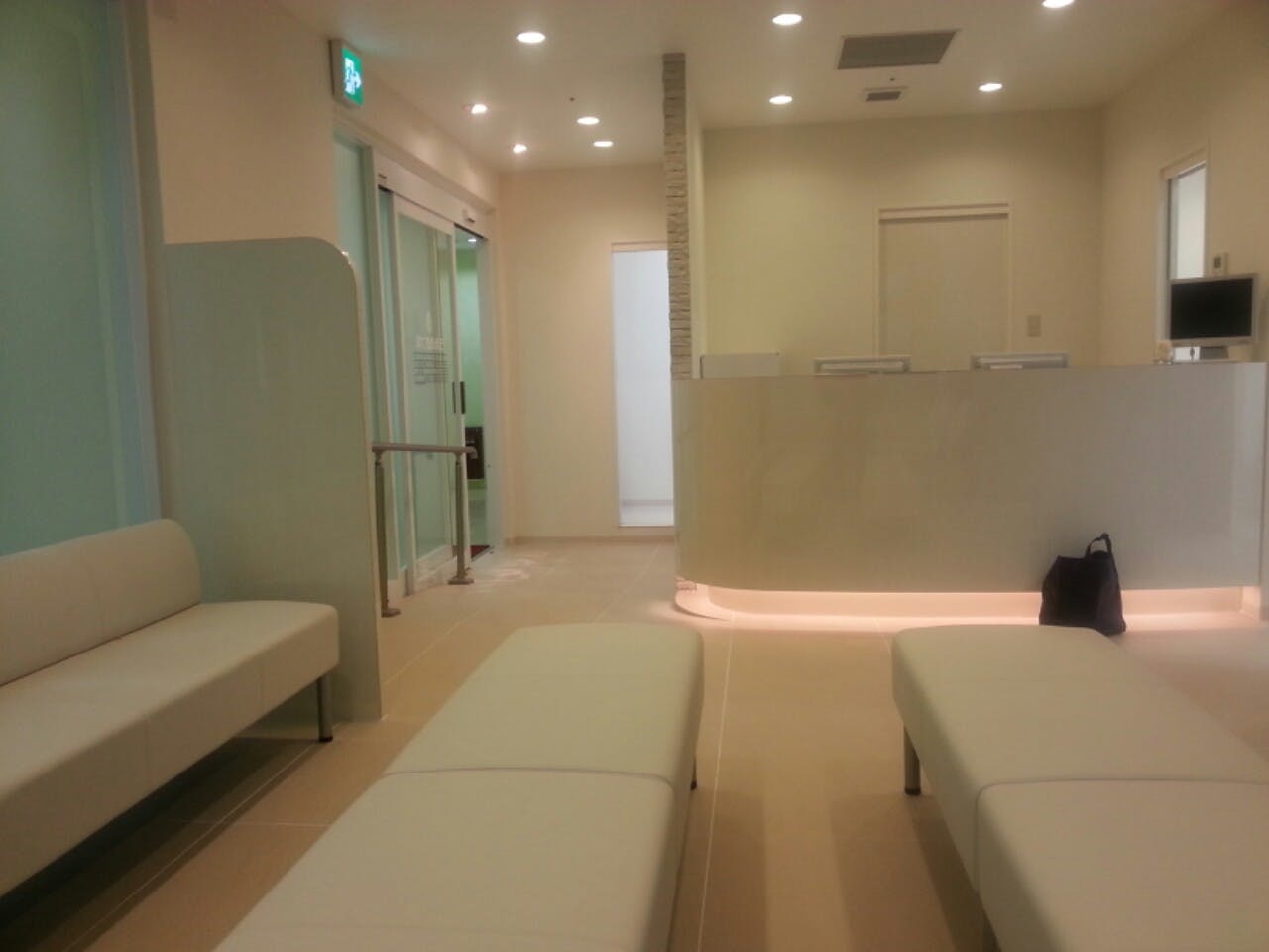 うえの皮フ科待合室