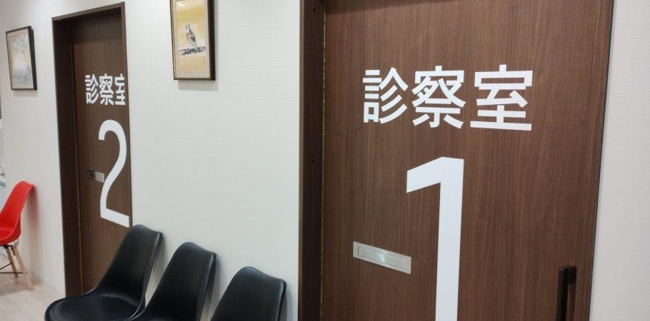 桜街道たかやま眼科診察室前