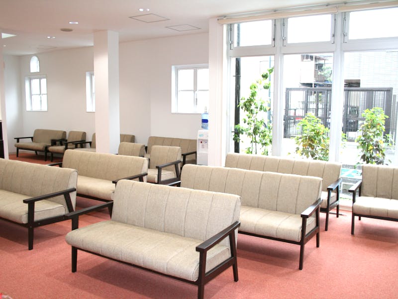 三和皮フ科待合室