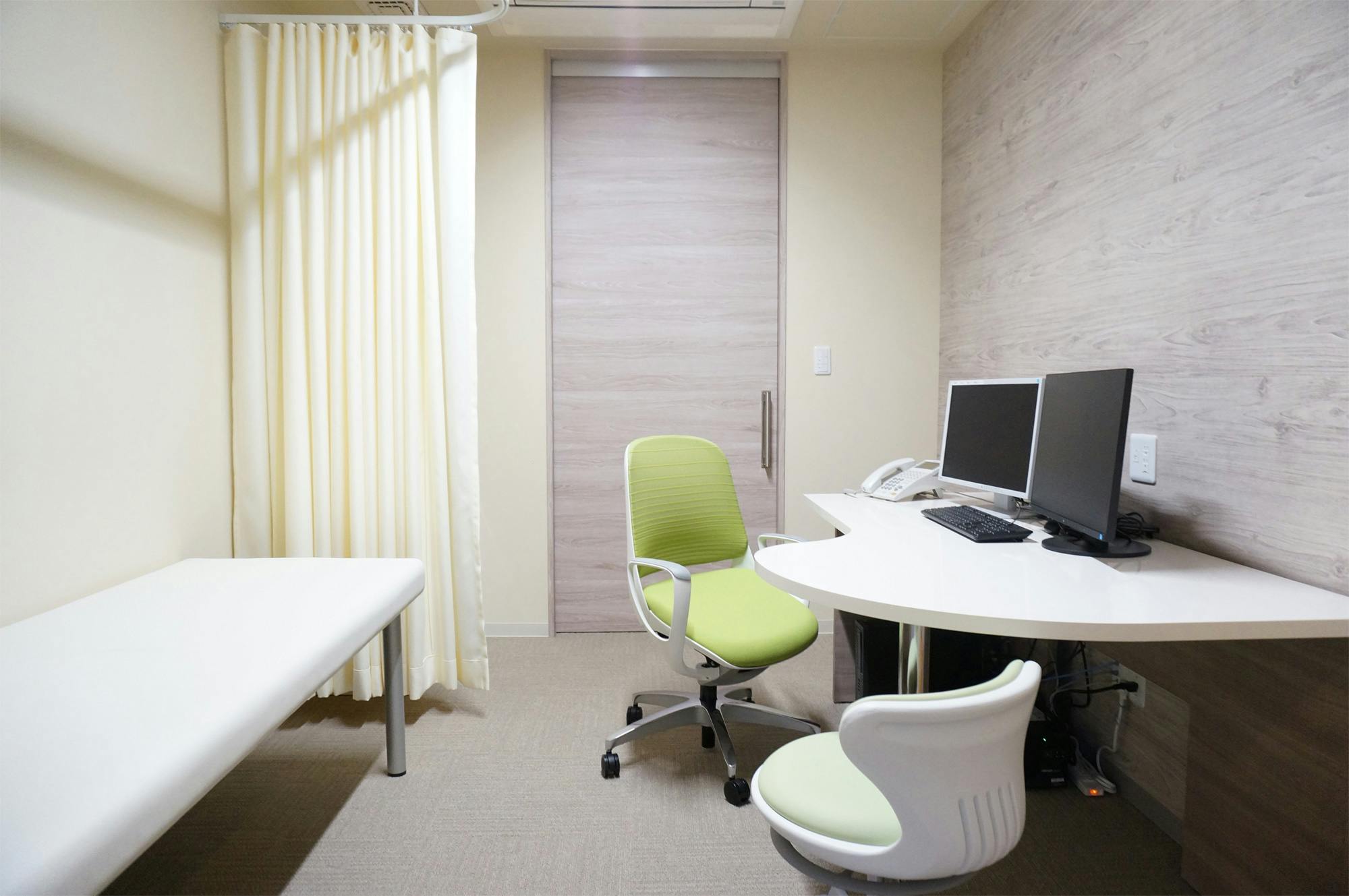 さくらい泌尿器科クリニック診察室