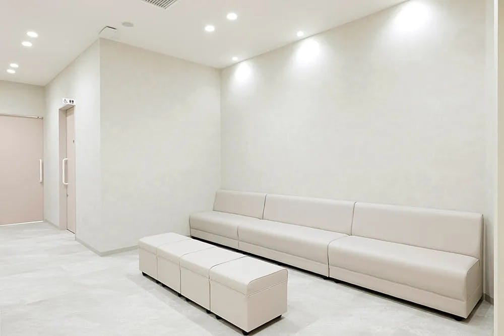 まちの形成外科・スキンケアクリニック待合室