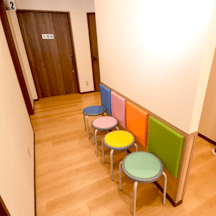 おにき皮フ科クリニック待合室