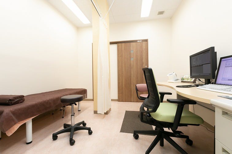 ほりい内科・整形外科クリニック診察室