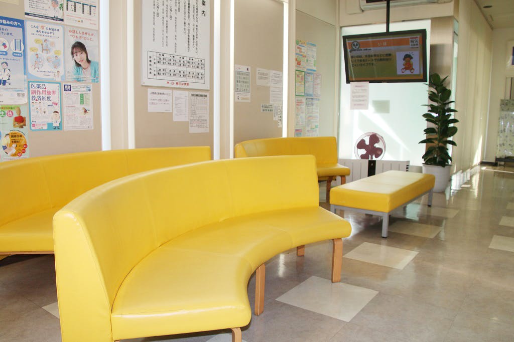ながせ皮フ科待合室
