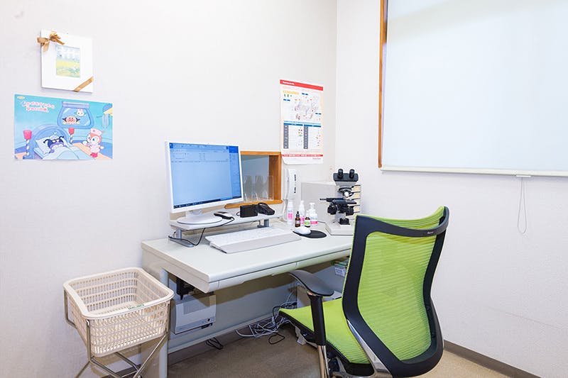 栗原皮フ科クリニック診察室