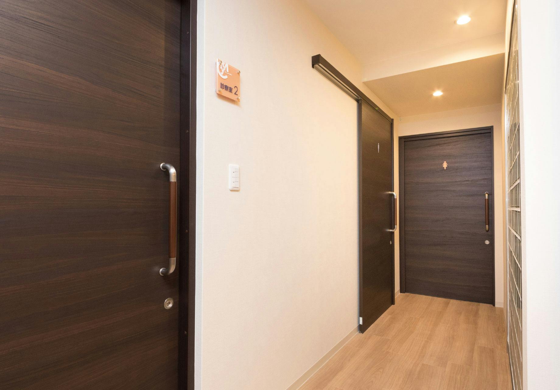 よどやばしメディカルクリニック廊下