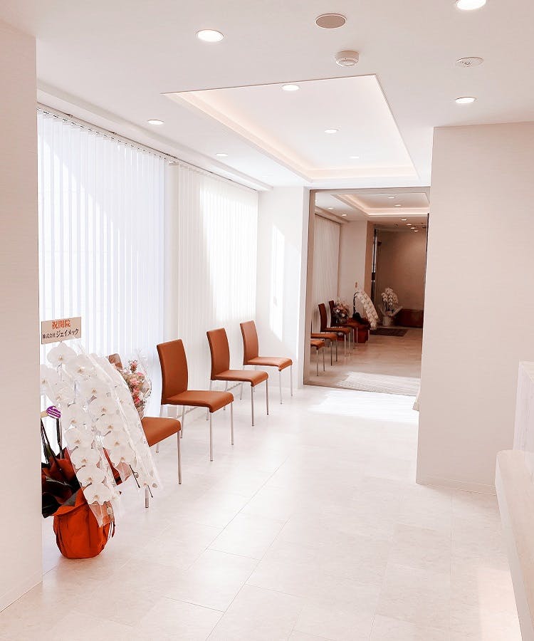 あざみ野駅前形成外科待合室