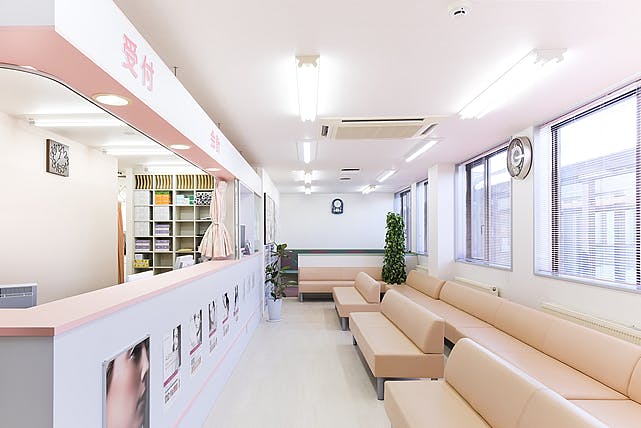 平岡皮膚科スキンケアクリニック待合室