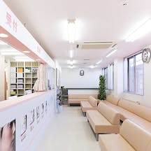 平岡皮膚科スキンケアクリニック待合室