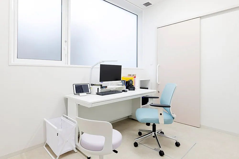 まちの形成外科・スキンケアクリニック診察室